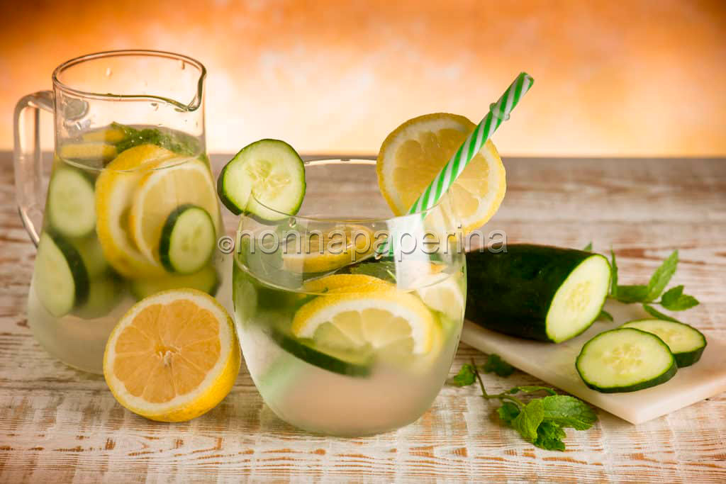 Acqua E Limone La Sera.Acqua Aromatizzata Al Limone Cetriolo E Menta Nonnapaperina