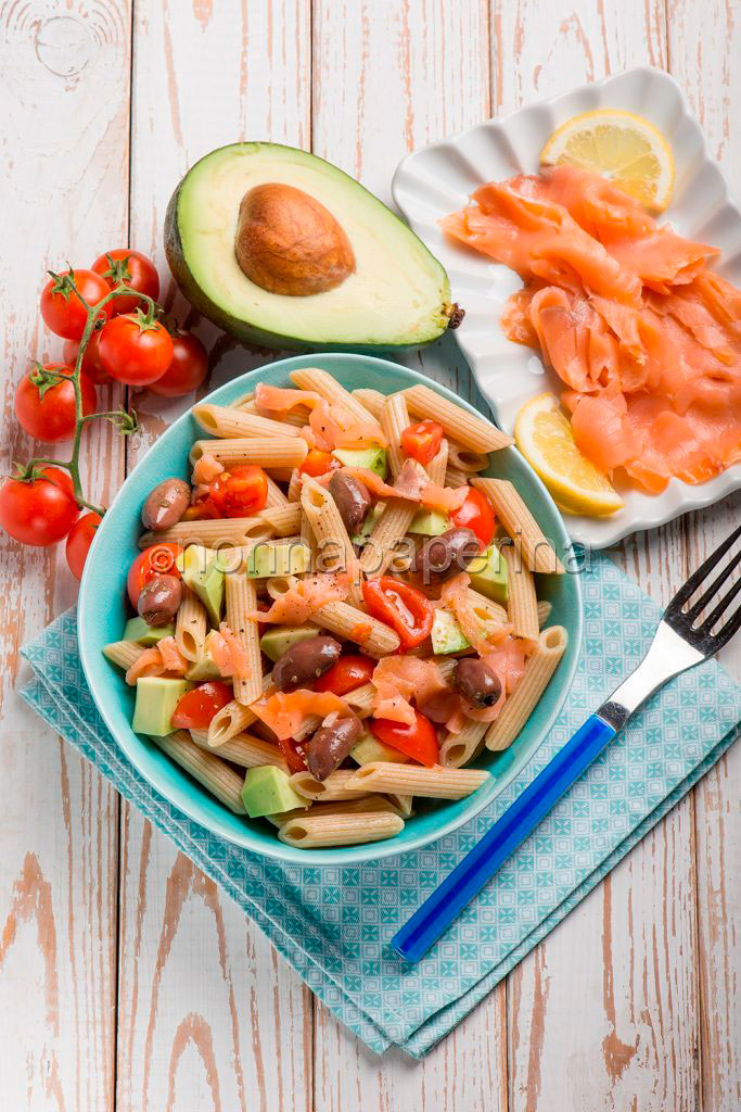 Pasta fredda con salmone affumicato e avocado Nonnapaperina